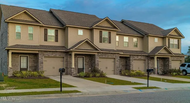 $1,800 | 875 Reunion Pl Circle, Biloxi, MS 39532