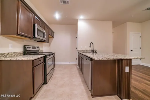 $1,600 | 875 Reunion Pl Circle, Biloxi, MS 39532