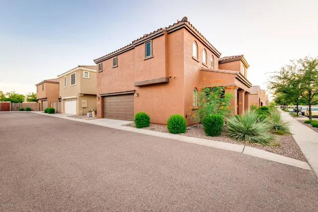 $3,800 | 3327 East Loma Vista Street, Gilbert, AZ 85295