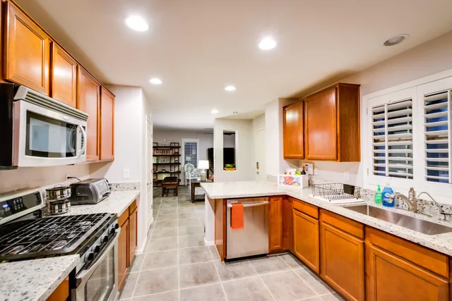 $3,800 | 3327 East Loma Vista Street, Gilbert, AZ 85295