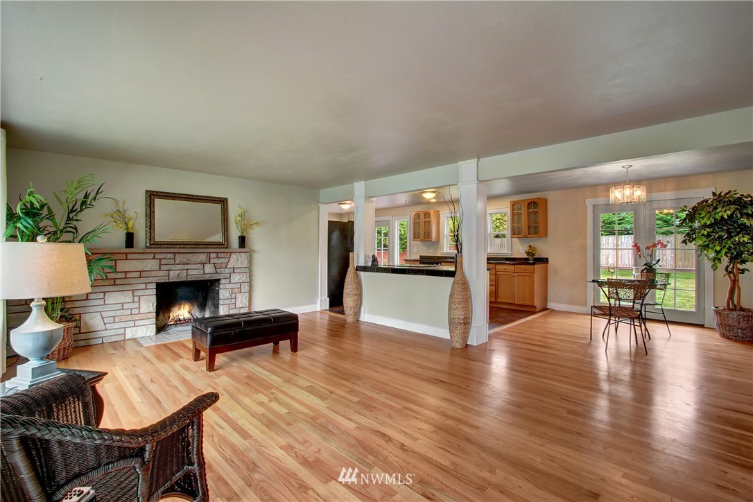 5631 Highland Road Everett, WA 98203 - Photo 2 of 17