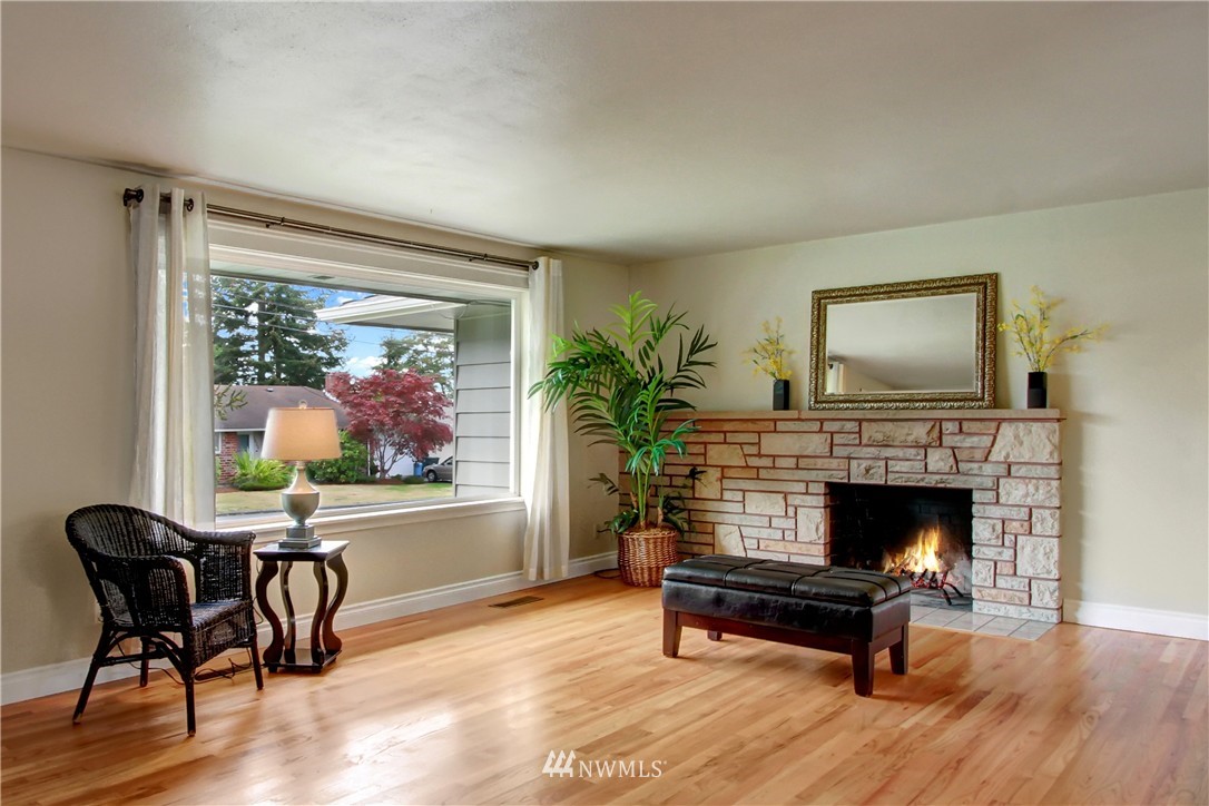 5631 Highland Road Everett, WA 98203 - Photo 3 of 17
