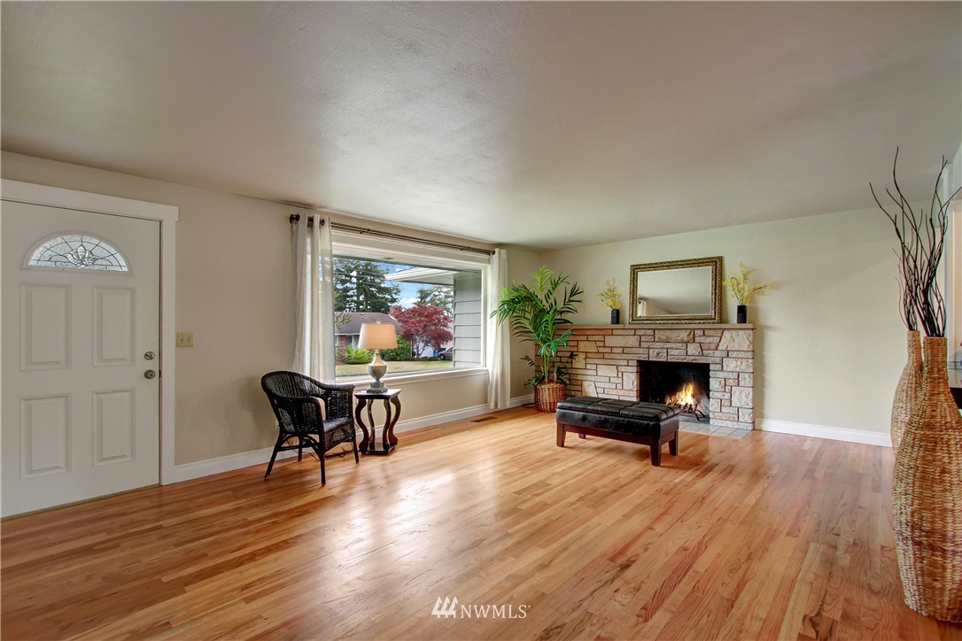5631 Highland Road Everett, WA 98203 - Photo 4 of 17
