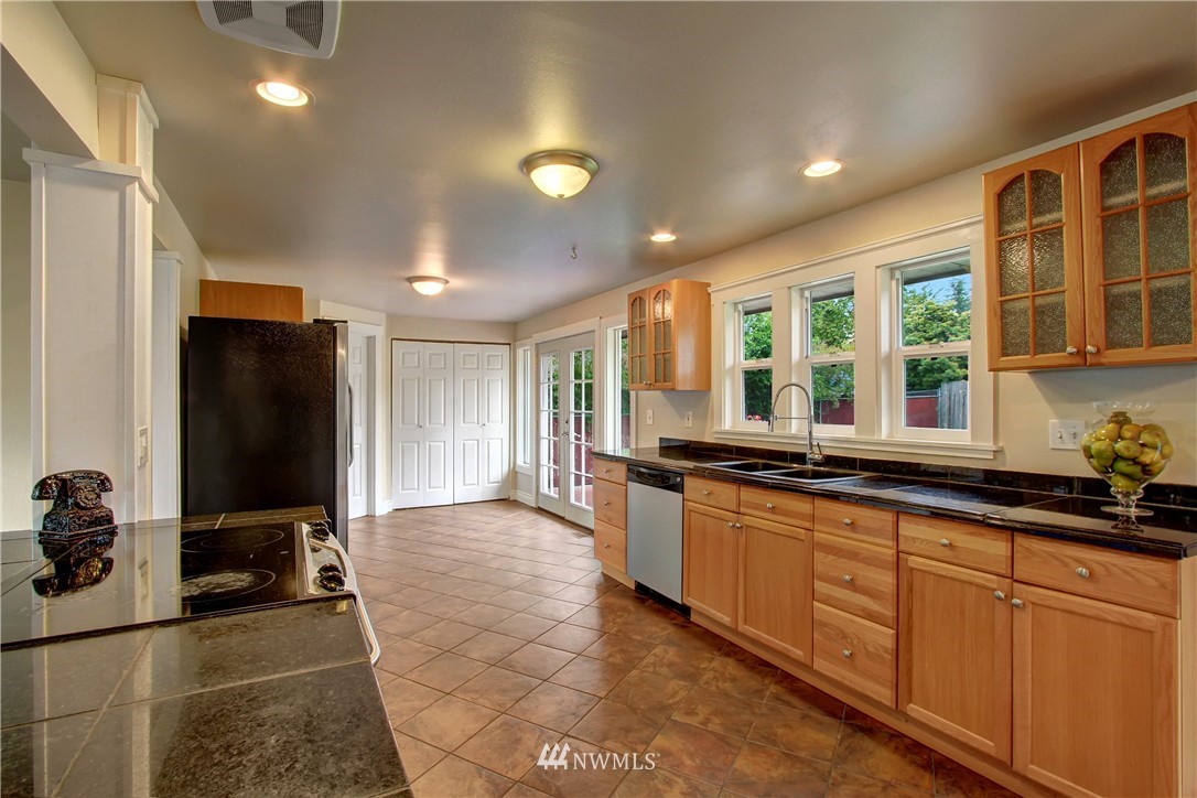 5631 Highland Road Everett, WA 98203 - Photo 6 of 17