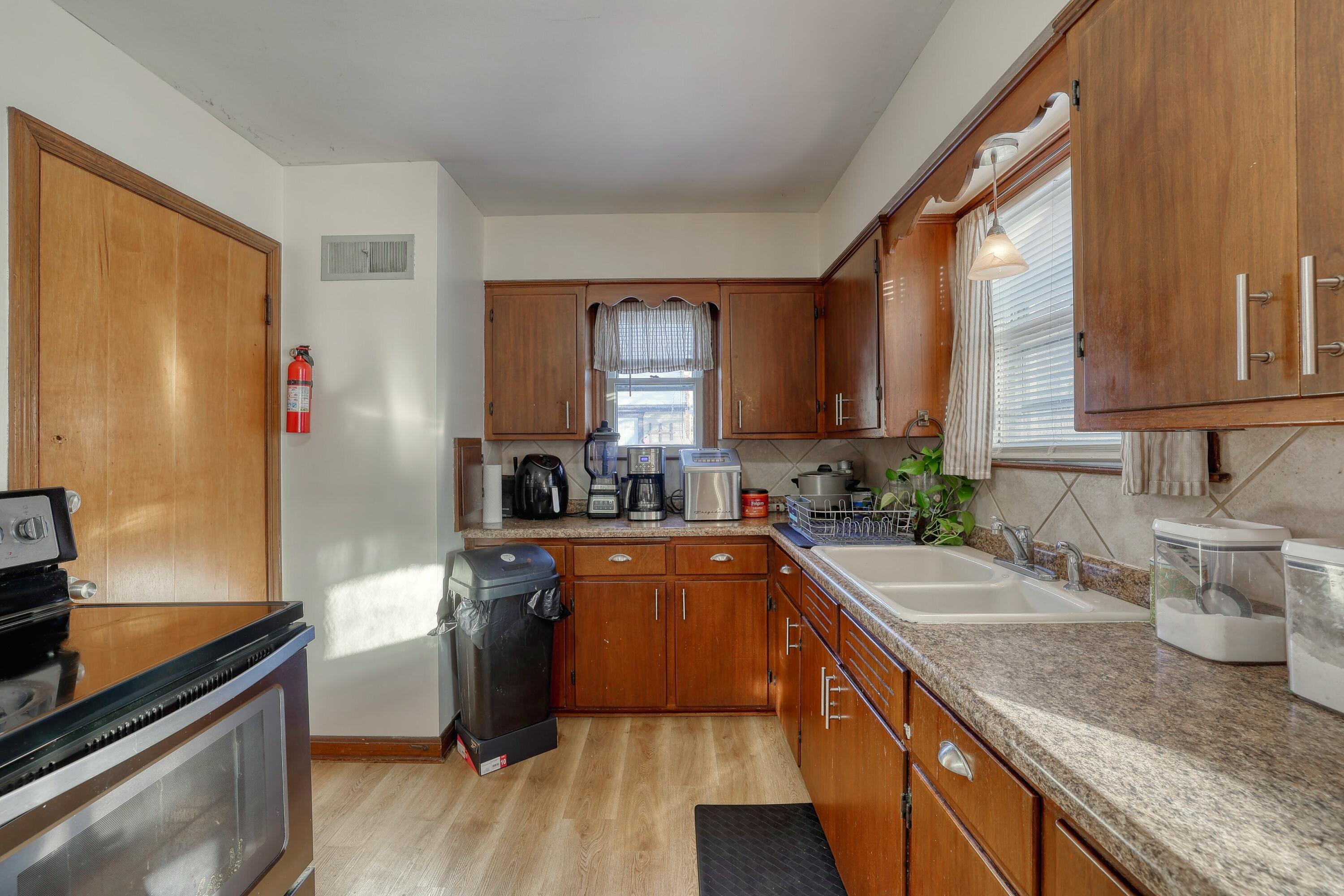 3200 North 77th Street Milwaukee, WI 53222 - Photo 7 of 30 19 (18)