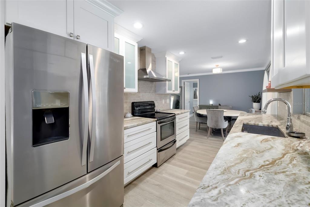 3304 Springmill Circle Sarasota, FL 34239 - Photo 13 of 79 Gallery Image 13