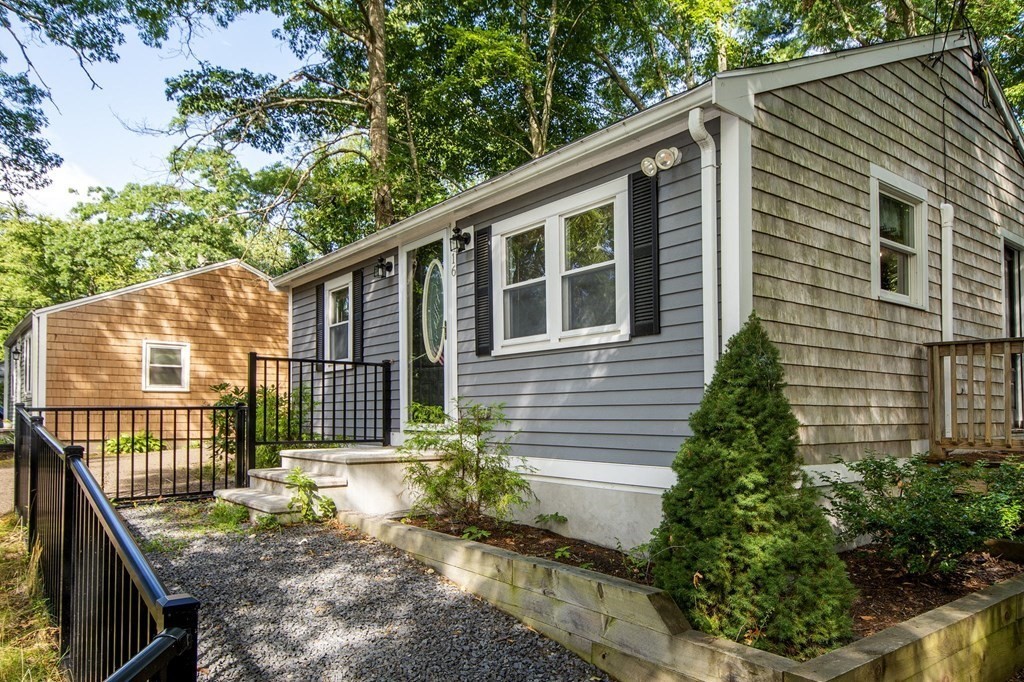 16 Parker Road Pembroke, MA 02359 - Photo 4 of 21 Gallery Image 4