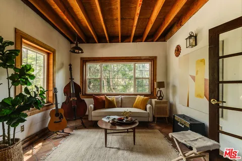 $1,100,000 | 437 Short Trail, Topanga, CA 90290