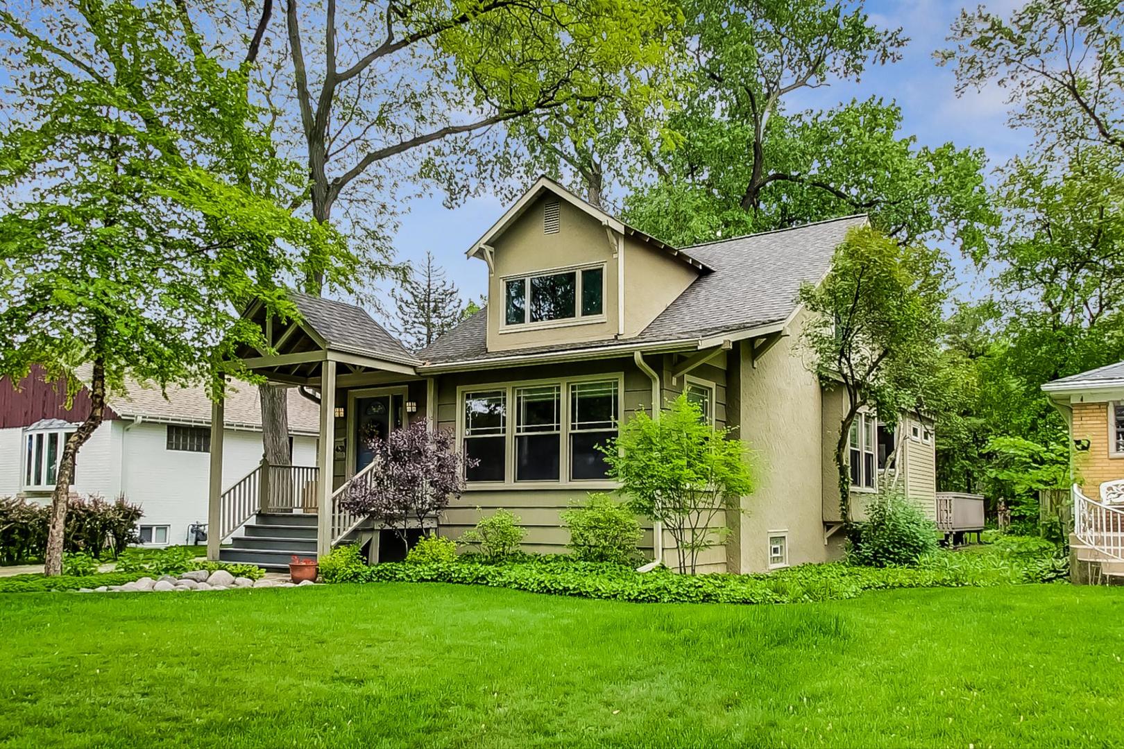 431 Selborne Road Riverside, IL 60546 - Photo 1 of 33 a front view of house with a garden