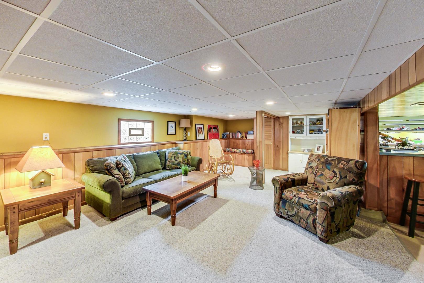 431 Selborne Road Riverside, IL 60546 - Photo 23 of 33 a living room with furniture and a wooden floor