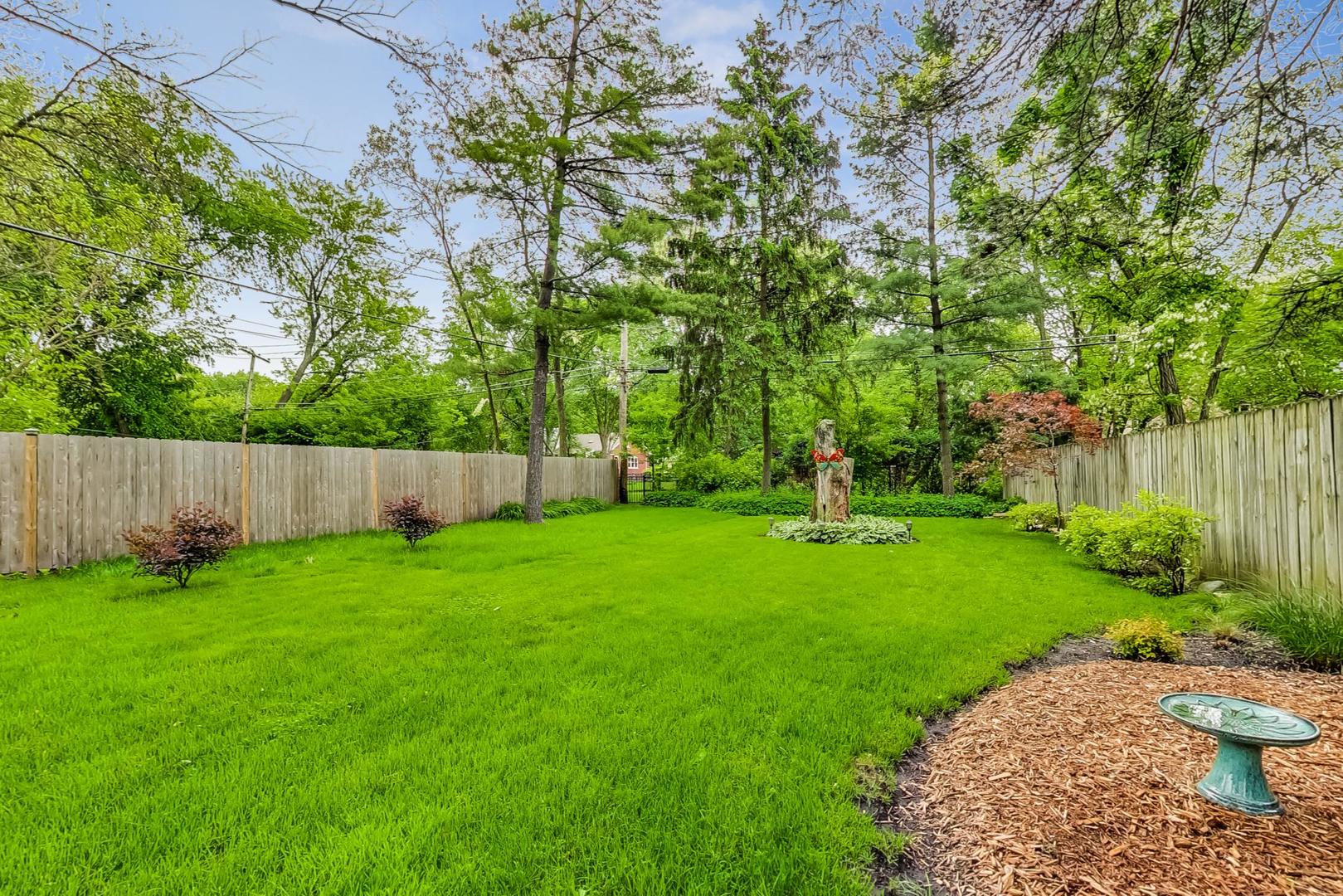 431 Selborne Road Riverside, IL 60546 - Photo 28 of 33 a view of a backyard with a garden