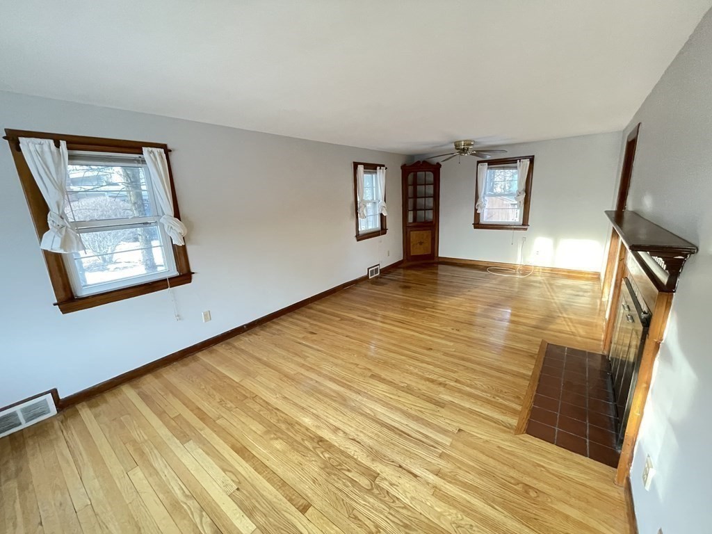 41 Kittredge Road Framingham, MA 01702 - Photo 3 of 23 Gallery Image 3