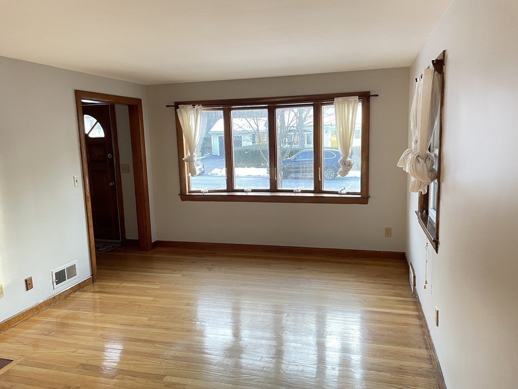 41 Kittredge Road Framingham, MA 01702 - Photo 7 of 23 Gallery Image 7