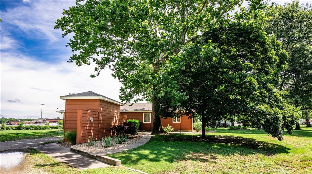 601 14th Street Pleasanton, KS 66075 - Photo 11 of 64