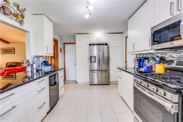 $290,000 | 601 14th Street, Pleasanton, KS 66075