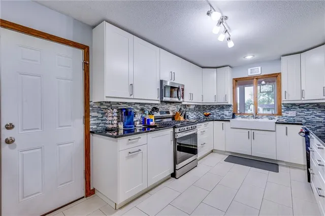 $290,000 | 601 14th Street, Pleasanton, KS 66075