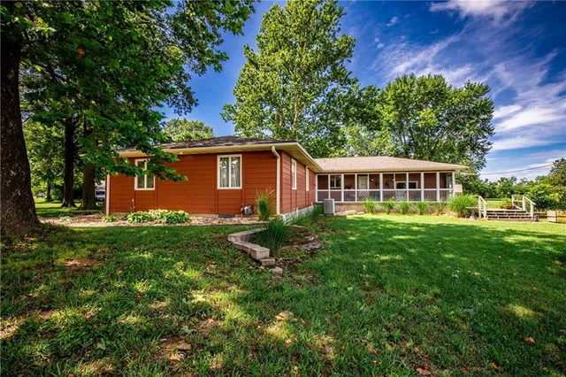 $290,000 | 601 14th Street, Pleasanton, KS 66075