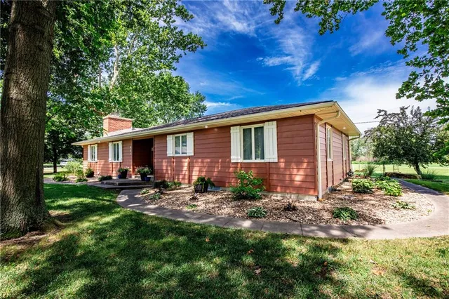 $290,000 | 601 14th Street, Pleasanton, KS 66075