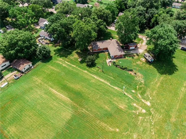 $290,000 | 601 14th Street, Pleasanton, KS 66075