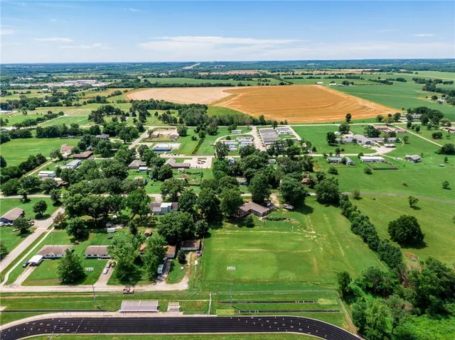 $290,000 | 601 14th Street, Pleasanton, KS 66075