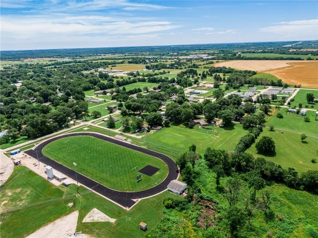 $290,000 | 601 14th Street, Pleasanton, KS 66075