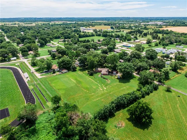 $290,000 | 601 14th Street, Pleasanton, KS 66075