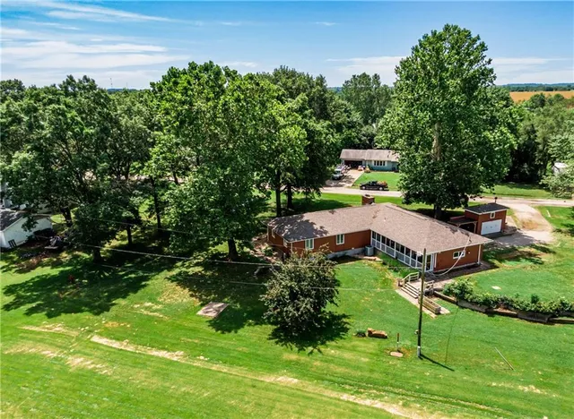 $290,000 | 601 14th Street, Pleasanton, KS 66075