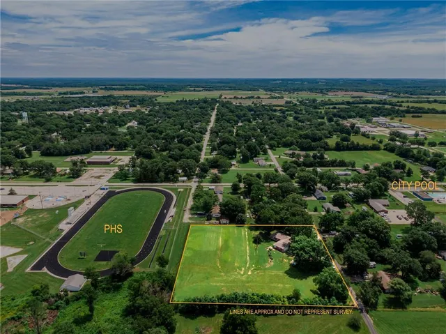 $290,000 | 601 14th Street, Pleasanton, KS 66075