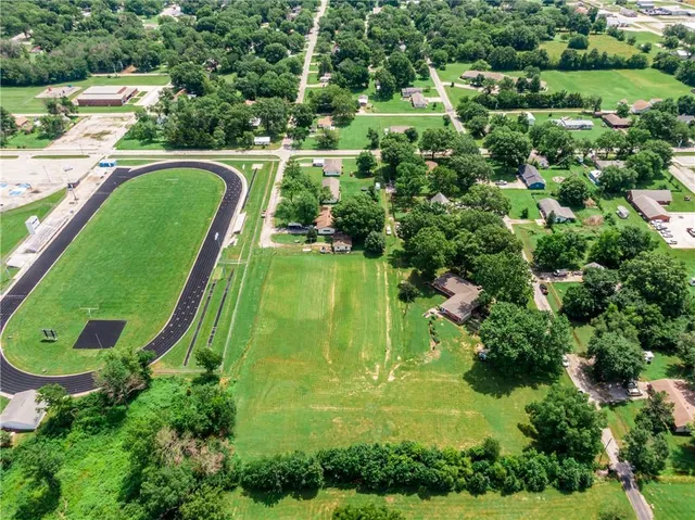 $290,000 | 601 14th Street, Pleasanton, KS 66075