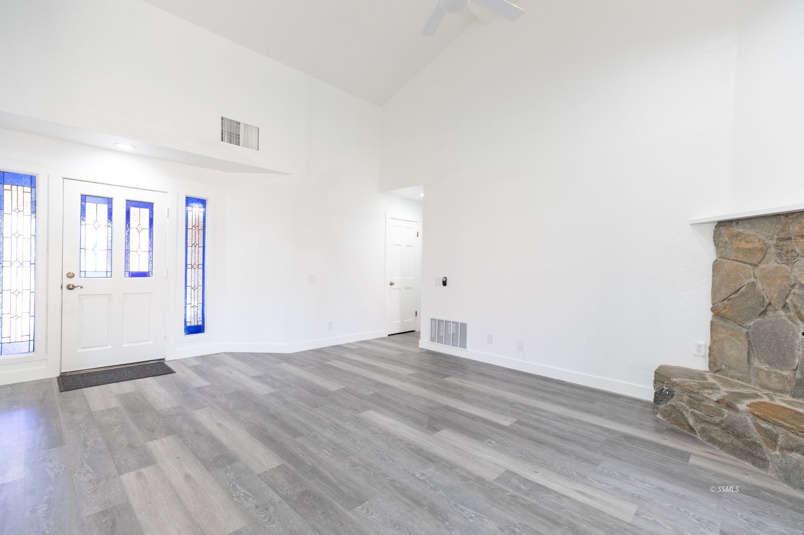 1133 Meadowview Lane Ridgecrest, CA 93555 - Photo 5 of 49 a view of empty room with wooden floor