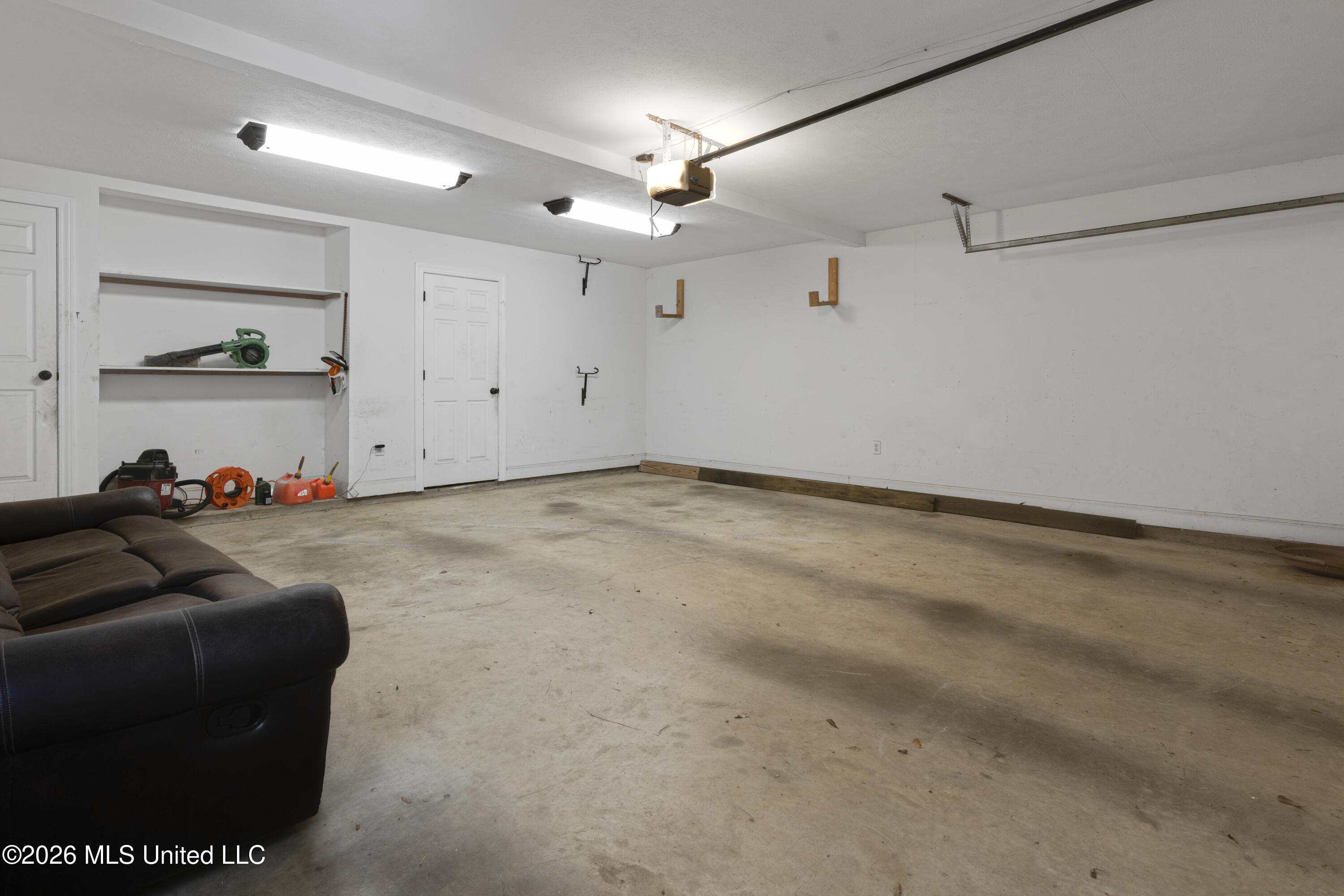 109 Willow Brook Road Brandon, MS 39047 - Photo 27 of 32 Garage