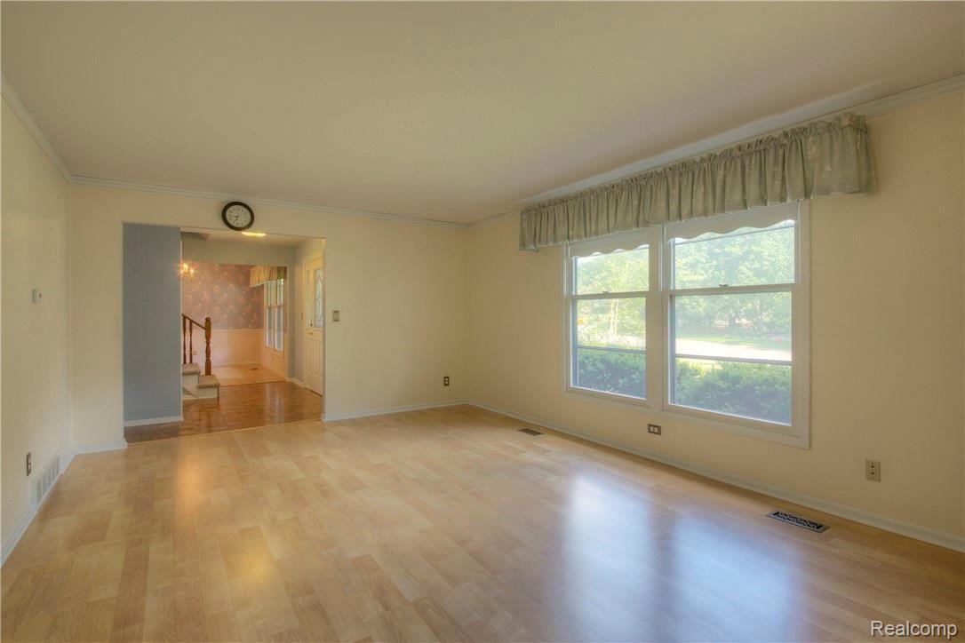 6263 Kings Pointe Road Grand Blanc, MI 48439 - Photo 6 of 41 930A1386_7_8.jpg