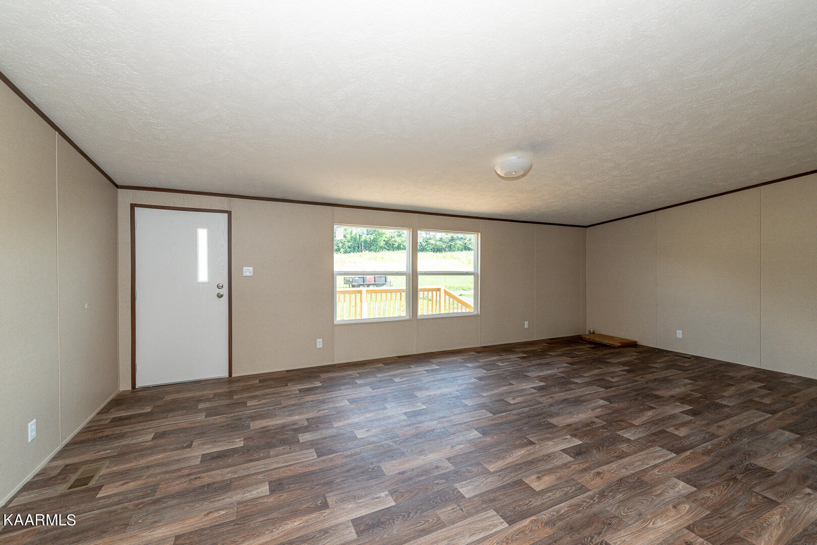 928 Lowery Loop Road New Market, TN 37820 - Photo 3 of 17 Living Room