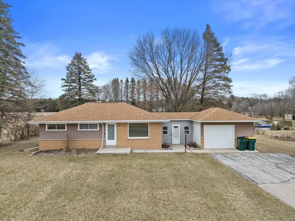 $350,000 | 1846 County Highway, West Bend, WI 53090