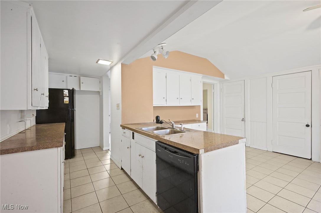 1796 South Green Road Cleveland, OH 44121 - Photo 13 of 35