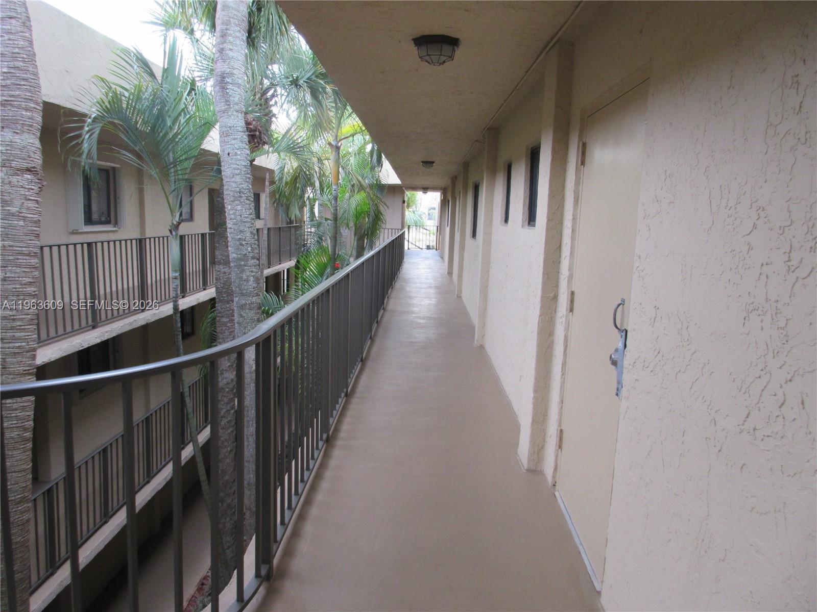 8025 Southwest 107th Avenue, Unit 321 Miami, FL 33173 - Photo 14 of 24 OPEN CATWALKS