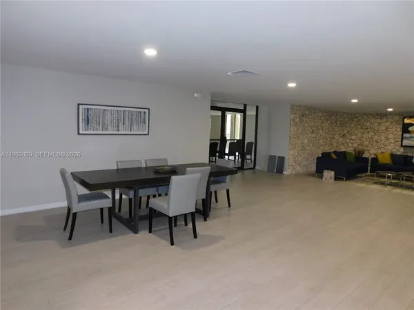 $1,900 | 8025 Southwest 107th Avenue, Unit 321, Miami, FL 33173
