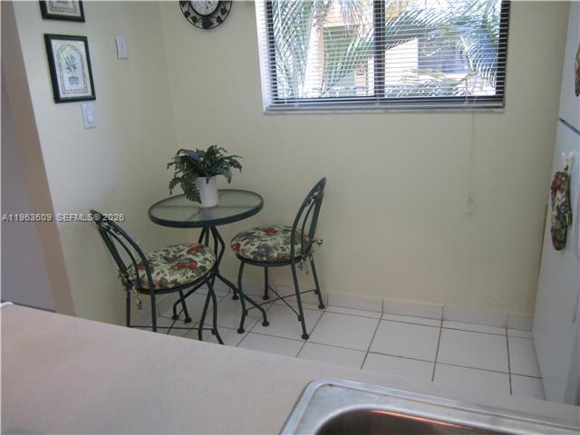 8025 Southwest 107th Avenue, Unit 321 Miami, FL 33173 - Photo 2 of 24 Kitchen EAT IN