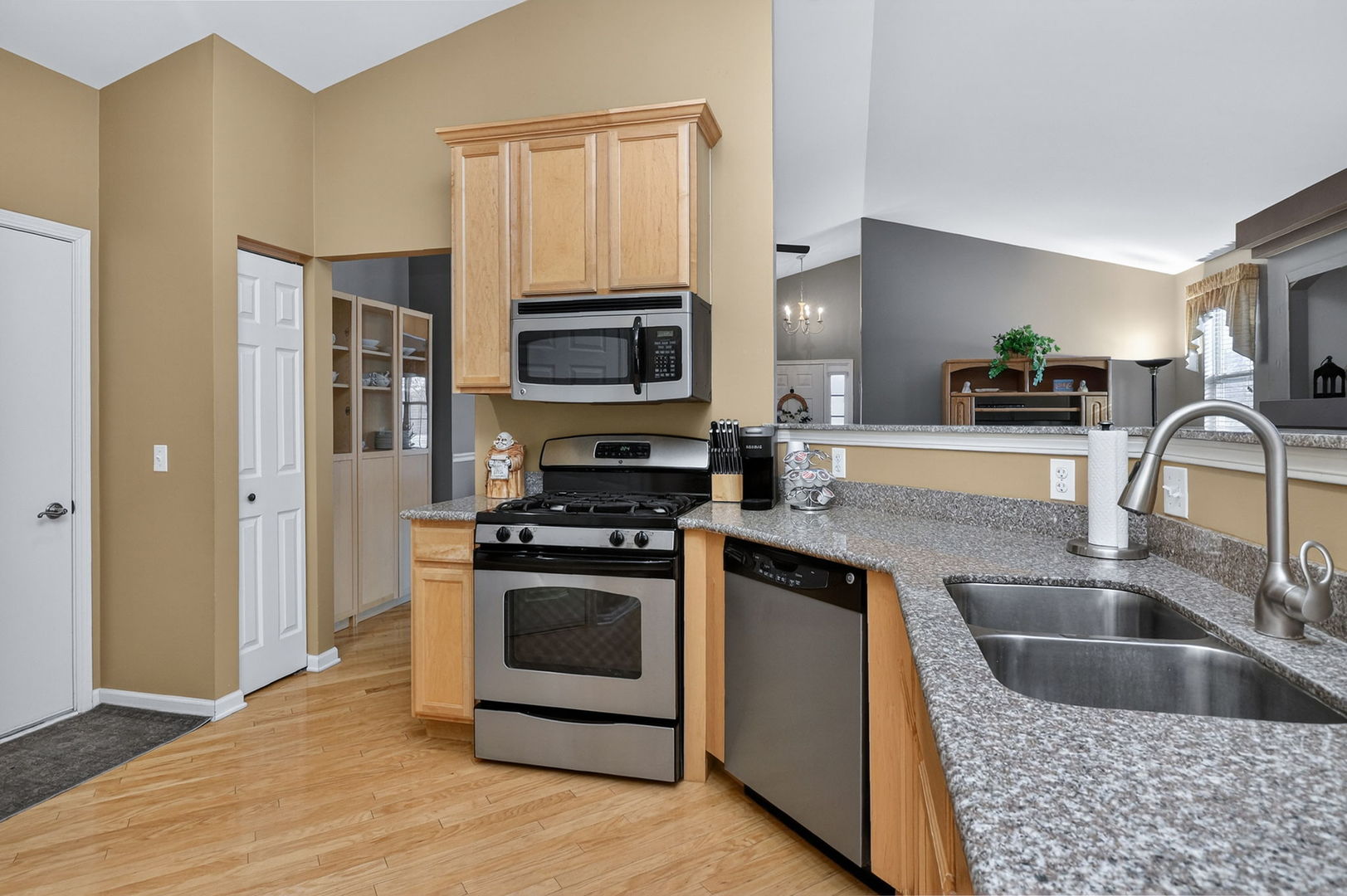 1592 Ludington Circle Romeoville, IL 60446 - Photo 10 of 24