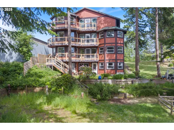 a view of a brick building next to a yard with a fountain