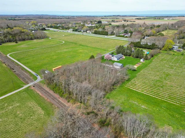 $499,999 | 48 County Road, Cutchogue, NY 11935