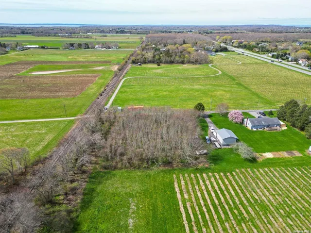 $499,999 | 48 County Road, Cutchogue, NY 11935