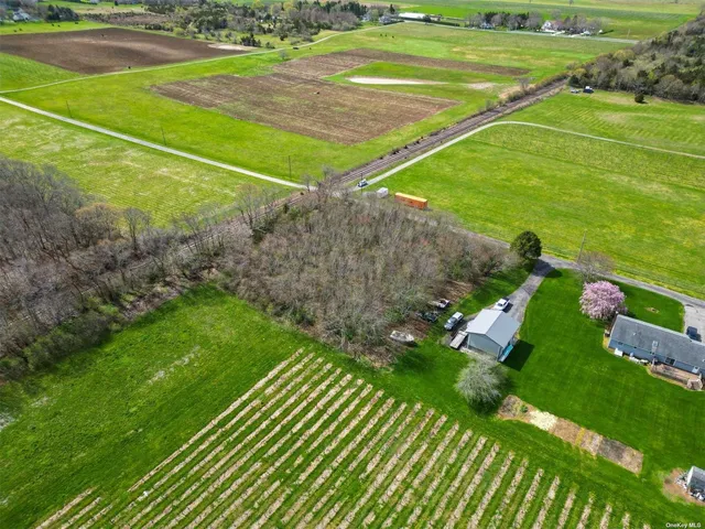 $499,999 | 48 County Road, Cutchogue, NY 11935