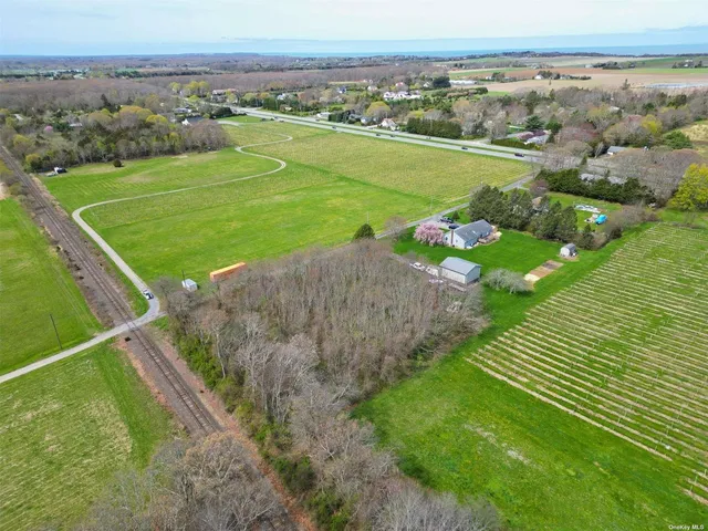 $499,999 | 48 County Road, Cutchogue, NY 11935