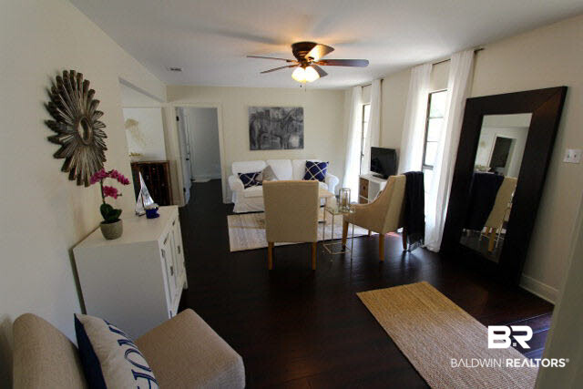 11 Azalea Court Fairhope, AL 36532 - Photo 6 of 17 Living Room