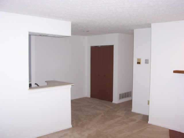 2159 Hedgerow Road, Unit B Columbus, OH 43220 - Photo 3 of 5 Gallery Image 3