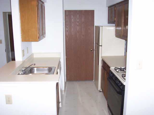 2159 Hedgerow Road, Unit B Columbus, OH 43220 - Photo 4 of 5 Gallery Image 4