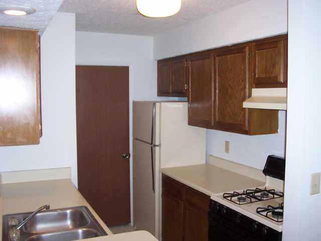 2159 Hedgerow Road, Unit B Columbus, OH 43220 - Photo 5 of 5 Gallery Image 5