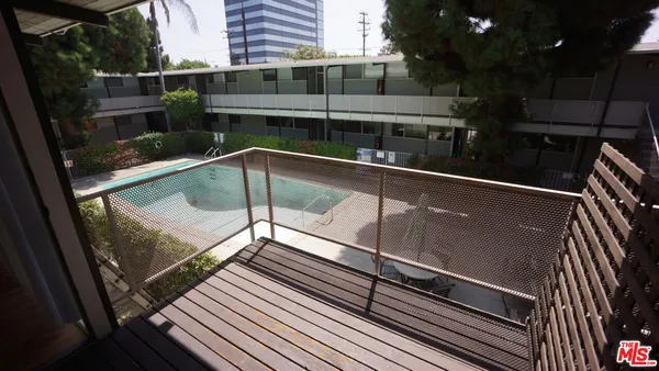 $2,350 | 11133 Rose Avenue, Unit 26, Los Angeles, CA 90034