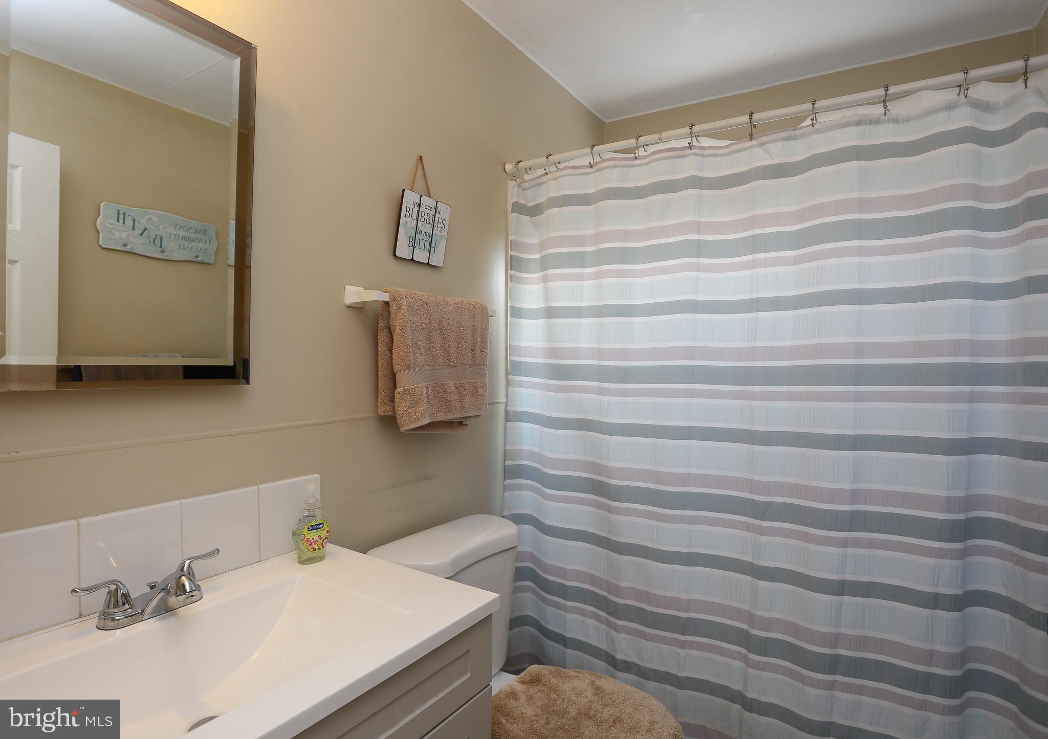 7644 Charlesmont Road Baltimore, MD 21222 - Photo 11 of 18 2nd floor Bath